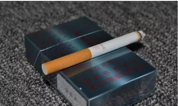 黃鶴樓游泳回歸，爺爺輩最喜愛的香煙品牌