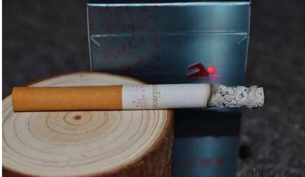 黃鶴樓游泳回歸，爺爺輩最喜愛的香煙品牌